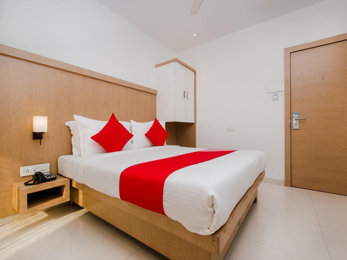 Oyo 13089 Hotel Gold Crest Нави Мумбаи Экстерьер фото