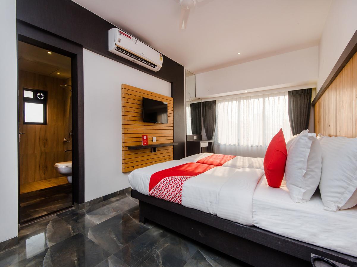 Oyo 13089 Hotel Gold Crest Нави Мумбаи Экстерьер фото