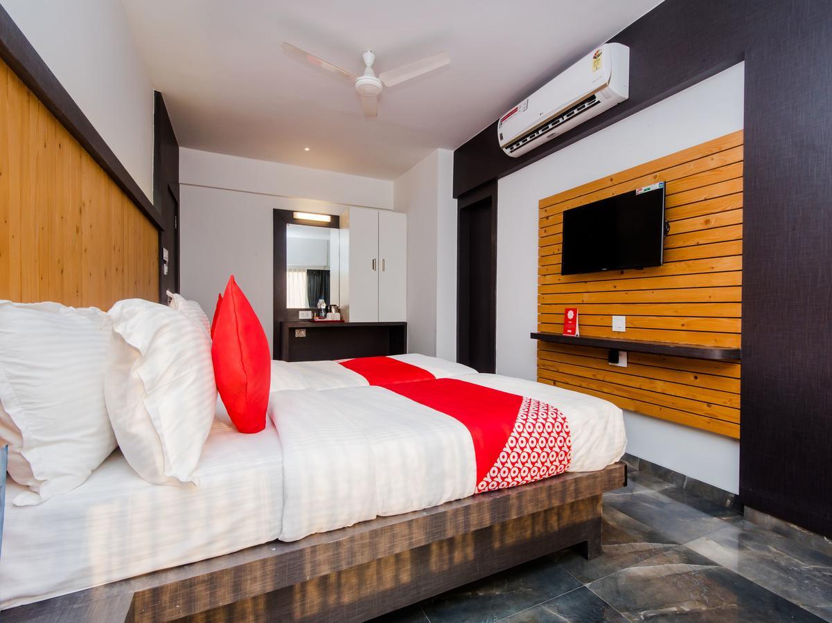 Oyo 13089 Hotel Gold Crest Нави Мумбаи Экстерьер фото