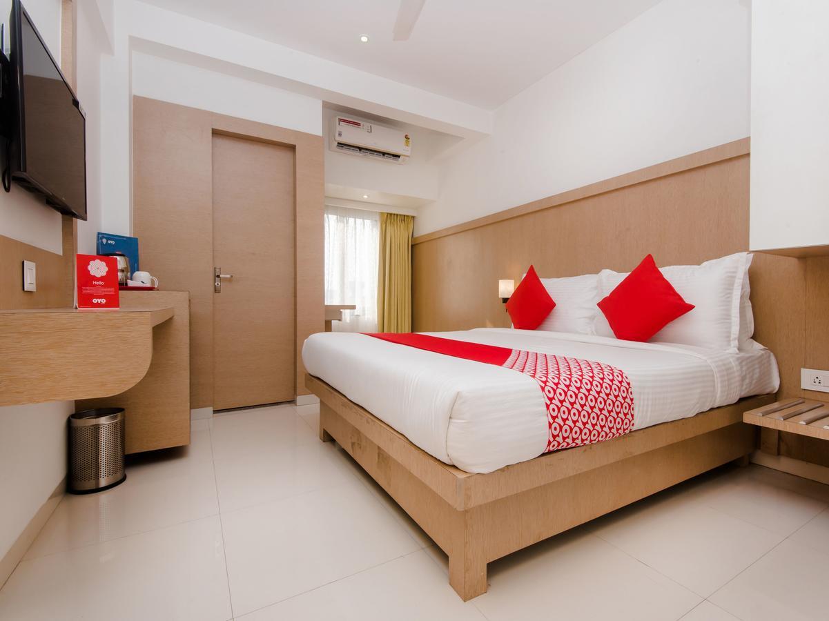 Oyo 13089 Hotel Gold Crest Нави Мумбаи Экстерьер фото
