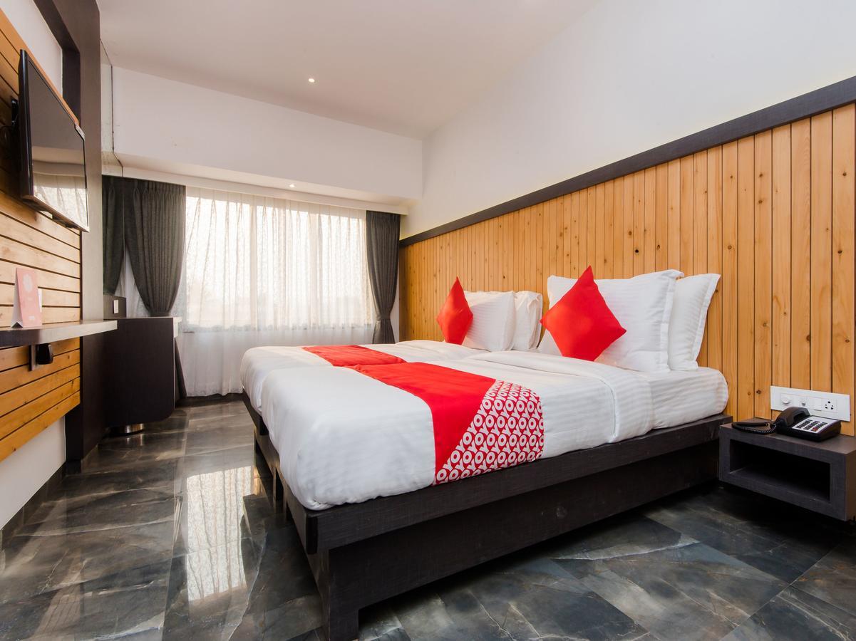 Oyo 13089 Hotel Gold Crest Нави Мумбаи Экстерьер фото