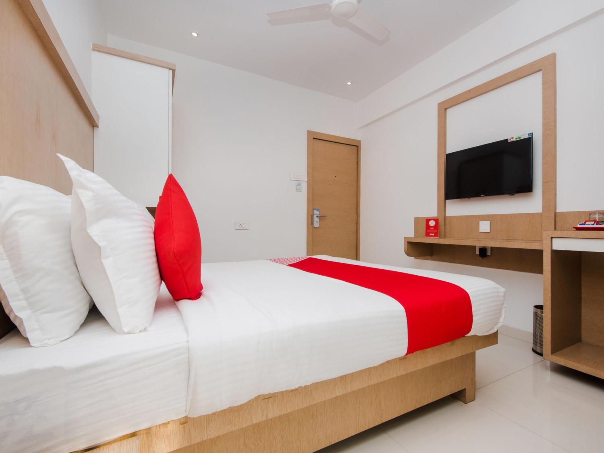 Oyo 13089 Hotel Gold Crest Нави Мумбаи Экстерьер фото